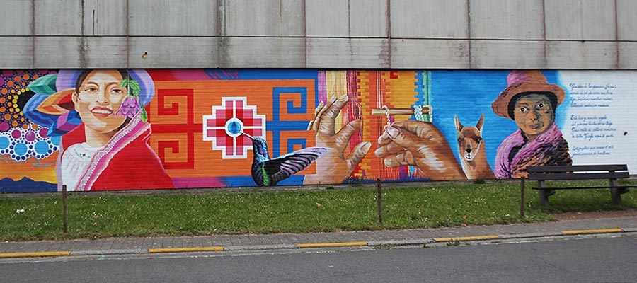 Ecuadoranen maken mural op sporthal Evergem