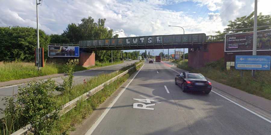 R4WO Spoorwegbrug Wondelgem wordt verwijderd aan Brico kruispunt R4WO Spoorwegbrug Wondelgem wordt verwijderd aan Brico kruispunt